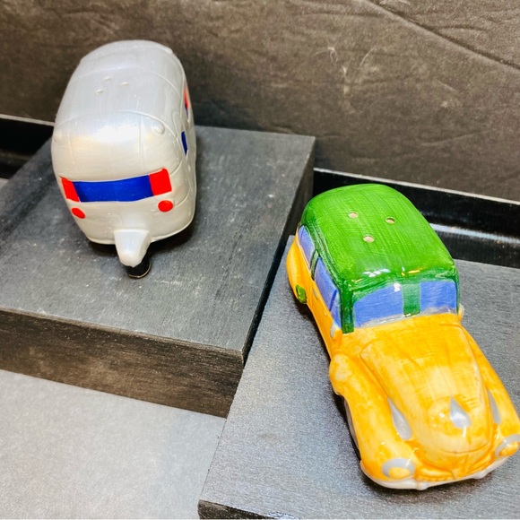AIRSTREAM & PANEL WAGON Woody Salt & Pepper Shaker Car Camper Trailer W Stoppers - Picture 4 of 14